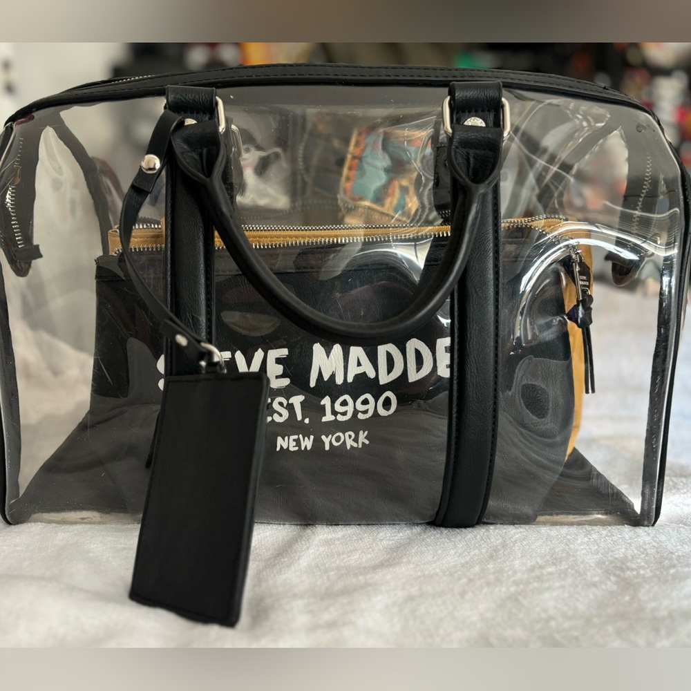 Steve Madden Daylin Clear Sarchel.  Missing crossbody strap